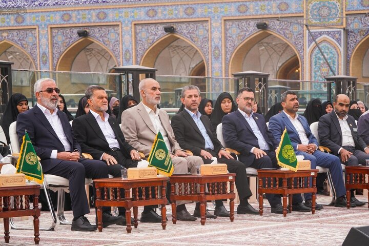 Informe fotográfico | 2000 estudiantes universitarias coronadas con el manto de la castidad en el santuario sagrado del Imam Ali con motivo del nacimiento de la Excelencia Fátima