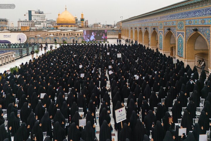 Informe fotográfico | 2000 estudiantes universitarias coronadas con el manto de la castidad en el santuario sagrado del Imam Ali con motivo del nacimiento de la Excelencia Fátima