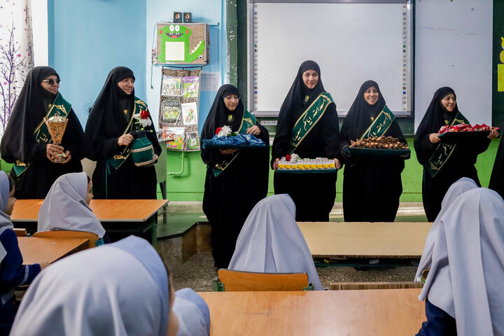 Informe fotográfico | Distribución de chaquetas y artículos culturales por parte de las servidoras del Santuario Sagrado del Imam Alí ibn Musa ar-Rida (la paz sea con él)