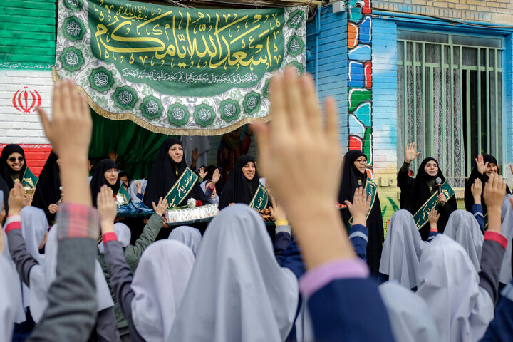 Informe fotográfico | Distribución de chaquetas y artículos culturales por parte de las servidoras del Santuario Sagrado del Imam Alí ibn Musa ar-Rida (la paz sea con él)