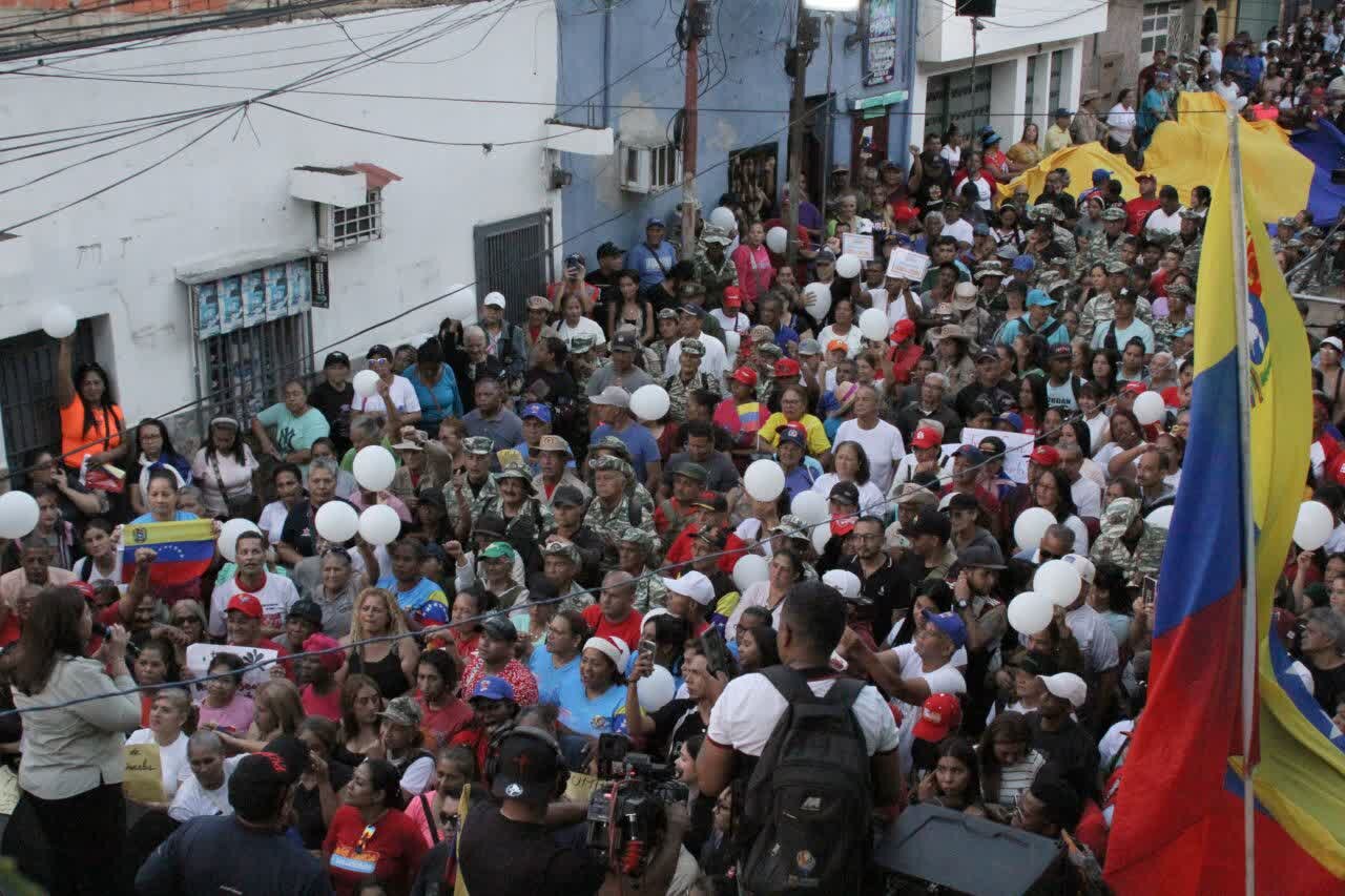 Miles de caraqueños se movilizan en rechazo al asalto de un buque petrolero venezolano