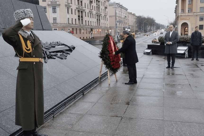 Iranian Foreign Minister pays tribute to Belarusian WWII victims in Minsk