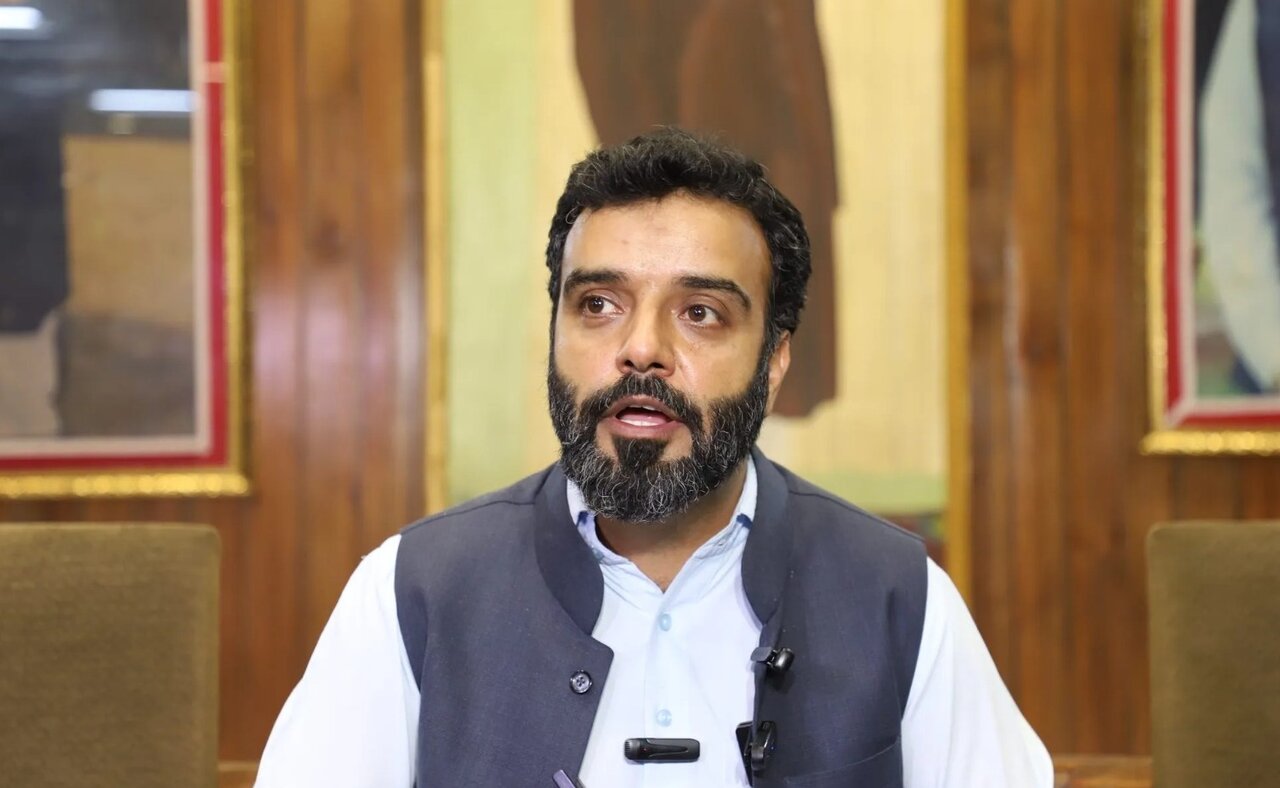 مسلم خاتون کا حجاب کھینچنے کے واقعے پر آغا روح اللہ کا سخت ردِعمل، نتیش کمار سے معافی کا مطالبہ