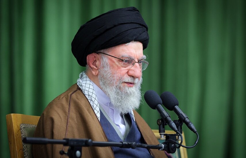 ویدیو | رهبر انقلاب: جوان امروز در مقابل موج عظیم رسانه‌ها، هویت دینی خودش را حفظ کرده است