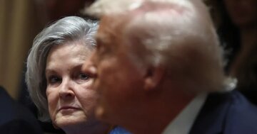 كبيرة موظفي البيت الأبيض تكشف عن توترات داخل إدارة ترامب