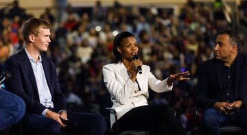 Kapansin-pansing Pahayag ng Isang Kilalang Amerikanong Komentador Tungkol sa Lumalawak na Paglapit ng mga Kabataang Kanluranin sa Islam