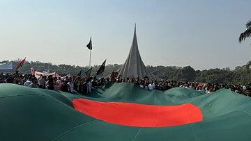 জাতীয় স্মৃতিসৌধে মানুষের ঢল