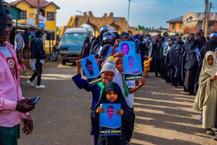 تقرير مصور/ مسيرة جماهيرية سلمية بمناسبة مجزرة زاريا في نيجيريا