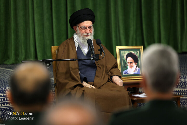 Photos: Imam Khamenei meets officials of Congress of Alborz Province's Martyrs