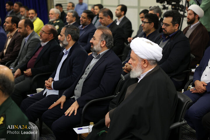 Photos: Imam Khamenei meets officials of Congress of Alborz Province's Martyrs
