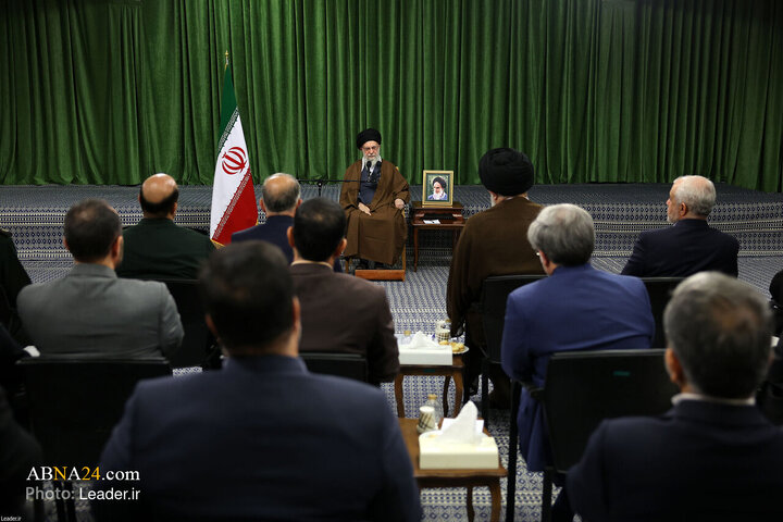 Photos: Imam Khamenei meets officials of Congress of Alborz Province's Martyrs