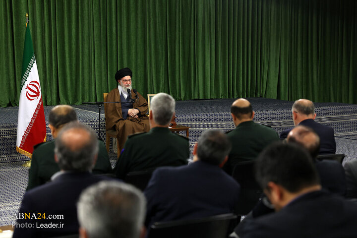 Photos: Imam Khamenei meets officials of Congress of Alborz Province's Martyrs