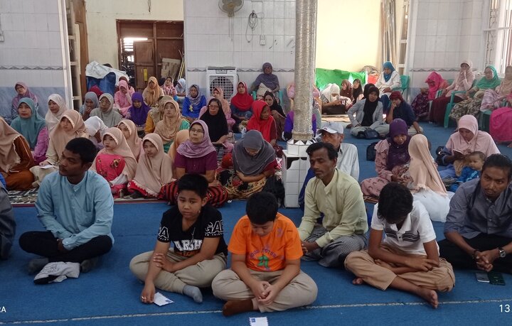 ပြည် မြို့ ကျောင်းကြီး ရှီအဟ် မတ်စ်ဂျစ်ဒ် တွင်  သခင်မကြီး ဇဲဟ်ရာ (စ.အ) အတွက် မွေးနေ့ရက်မြတ် မင်္ဂလာ အထိမ်းအမှတ်  ပြုလုပ်  ။ ။ Photos