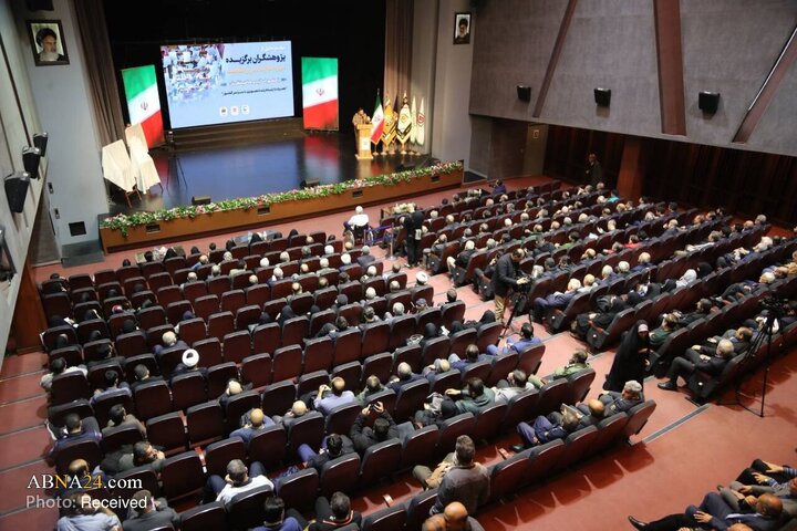 تجلیل از پژوهشگران برگزیده دفاع مقدس و مقاومت در موزه ملی انقلاب اسلامی