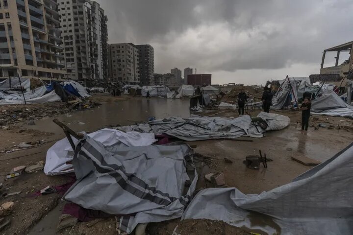 وفاة 17 فلسطينيا إثر انهيار المباني بغزة جراء المنخفضات الجوية