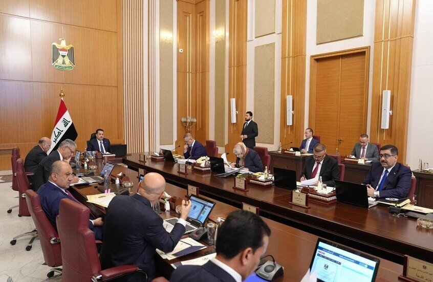 عراق شماری از مسئولان را در پی تروریستی اعلام کردن حزب الله و انصارالله برکنار کرد