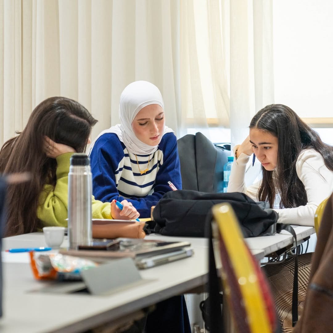 تصاویر | برگزاری کارگاه آموزشی در دبیرستان اسلامی وین بهمناسبت روز جهانی حقوق بشر