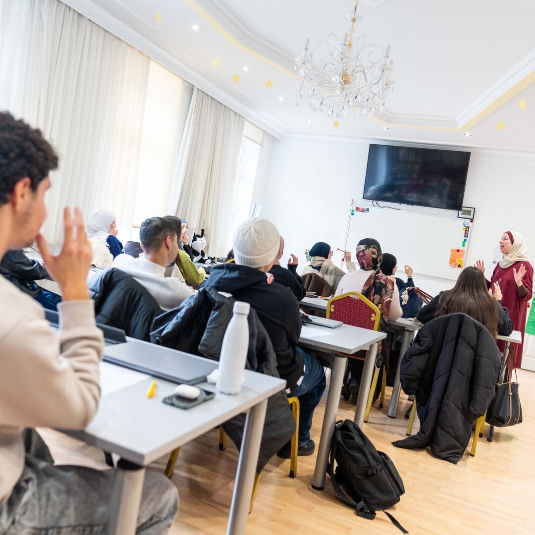 تصاویر | برگزاری کارگاه آموزشی در دبیرستان اسلامی وین بهمناسبت روز جهانی حقوق بشر