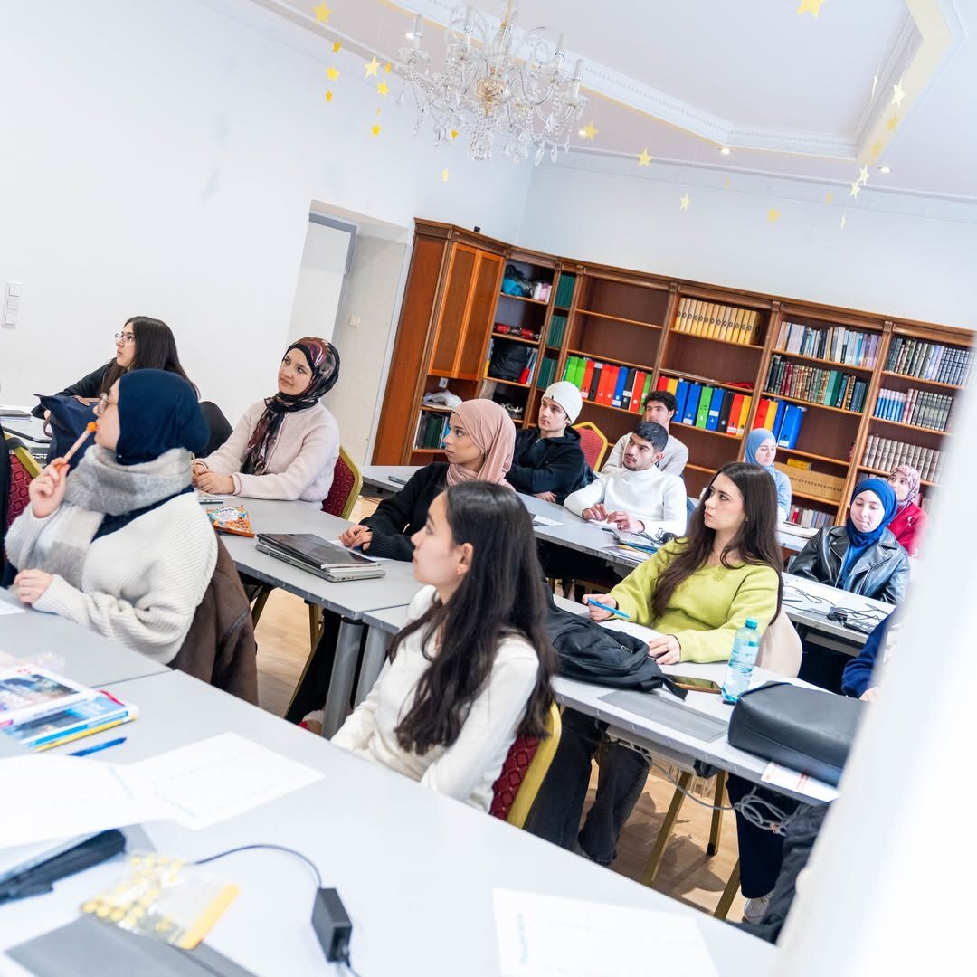 تصاویر | برگزاری کارگاه آموزشی در دبیرستان اسلامی وین بهمناسبت روز جهانی حقوق بشر