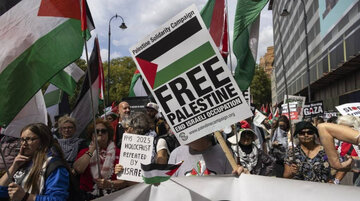 British police threaten arrest over “globalize the intifada” chants