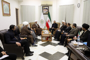 دیدار مهمانان خارجی جایزه جهانی امام خمینی(ره) با دبیرکل مجمع جهانی اهل‌بیت(ع)