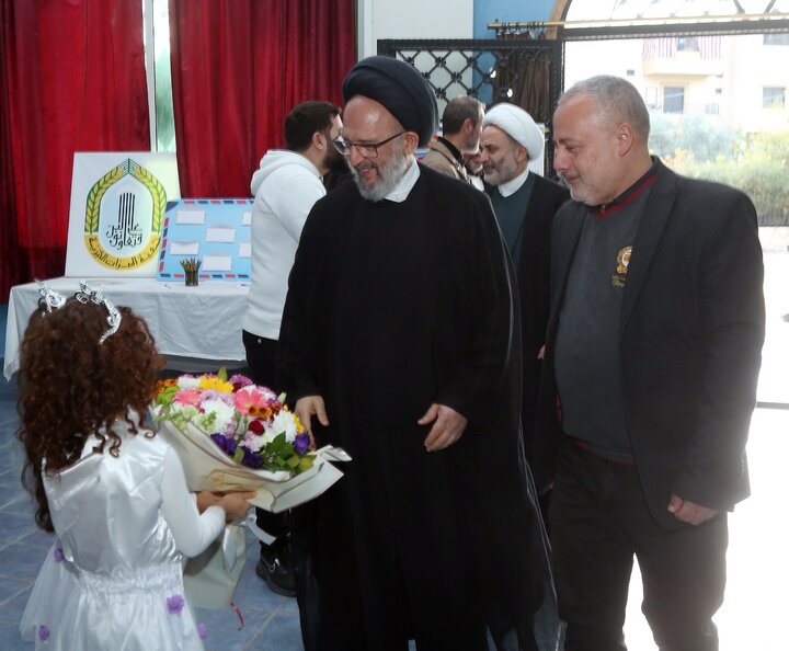 تقرير مصور/ السيد فضل الله يتفقد معرض الكتاب النسوي في بلدة جوبا اللبنانية ويلقي كلمة