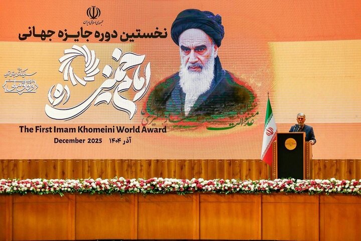    وحدت‌گرایی در نگاه امام‌ راحل امری بنیادین است