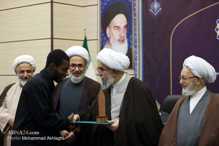 Photos (2): Unveiling of 50 Research Works by AhlulBayt World Assembly on Lifestyle, Shia Status Studies, Translation