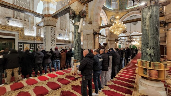 مشاهد من إقامة صلاة فجر اليوم في المسجد الأقصى المبارك