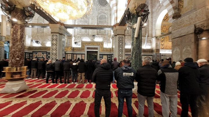 مشاهد من إقامة صلاة فجر اليوم في المسجد الأقصى المبارك