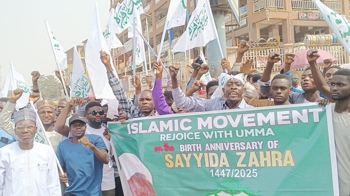 হযরত যাহরা (সা.আ.)-এর জন্মবার্ষিকী উপলক্ষে আবুজার রাস্তায় আনন্দ বিতরন+ছবিসহ।