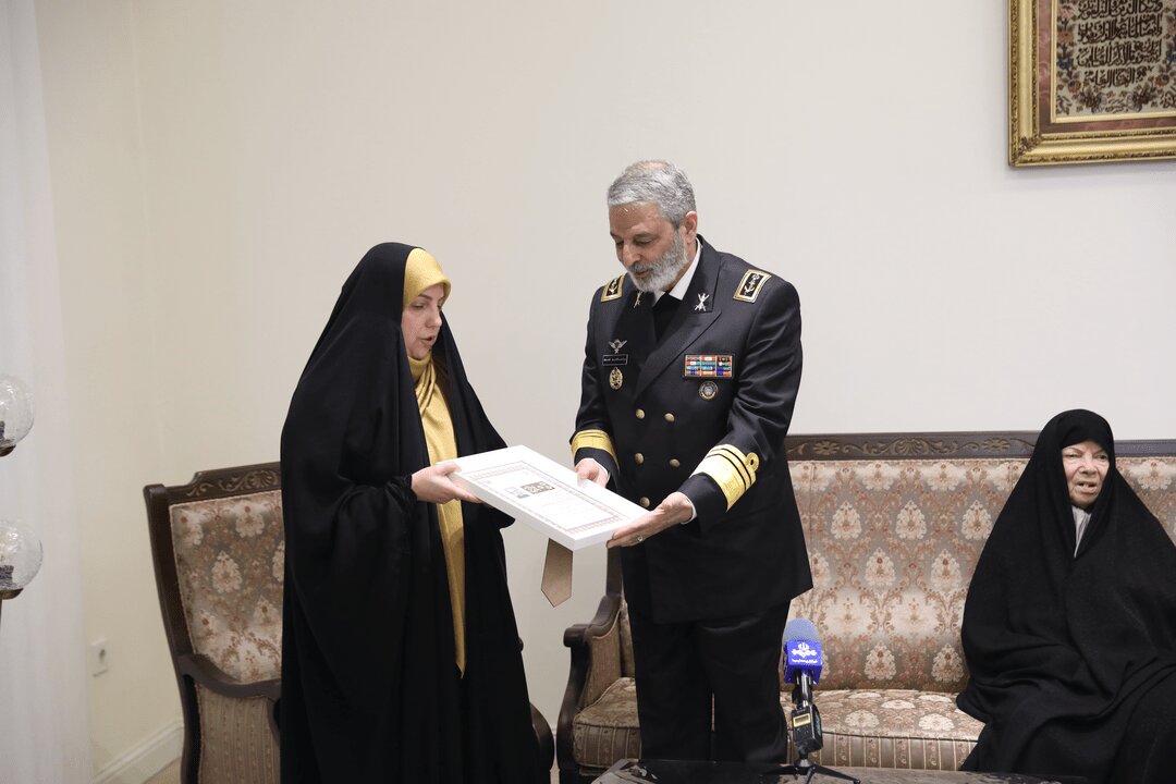 اعطای درجه سپهبدی شهید محمد باقری به خانواده ایشان