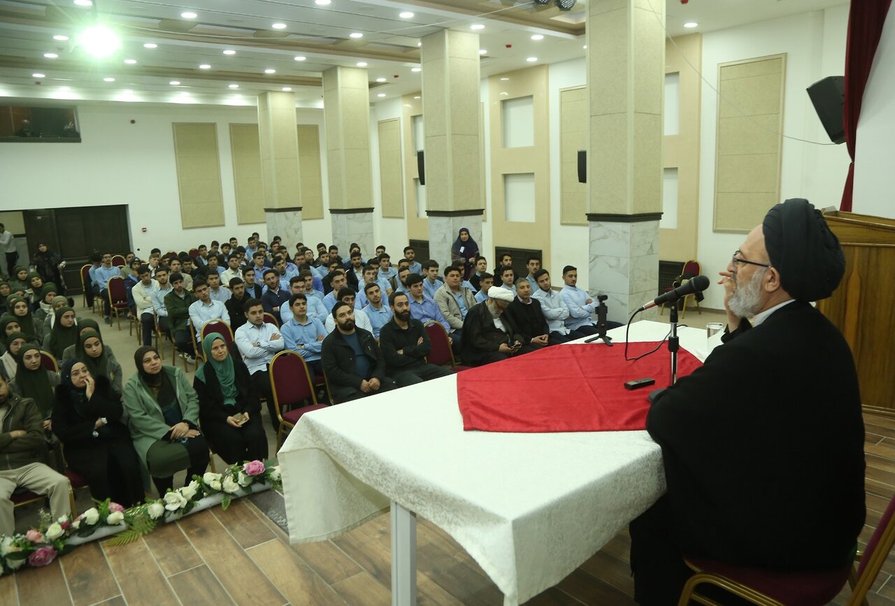 السيد فضل الله يحذر الطلاب والطالبات من التضليل وزعزعة الثوابت عبر التشكيك بالقيم والمبادئ الإسلامية