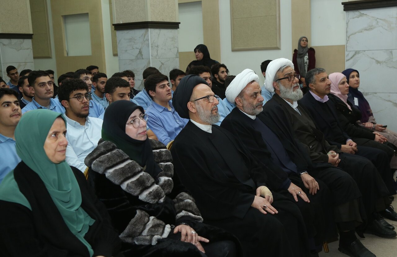 السيد فضل الله يحذر الطلاب والطالبات من التضليل وزعزعة الثوابت عبر التشكيك بالقيم والمبادئ الإسلامية