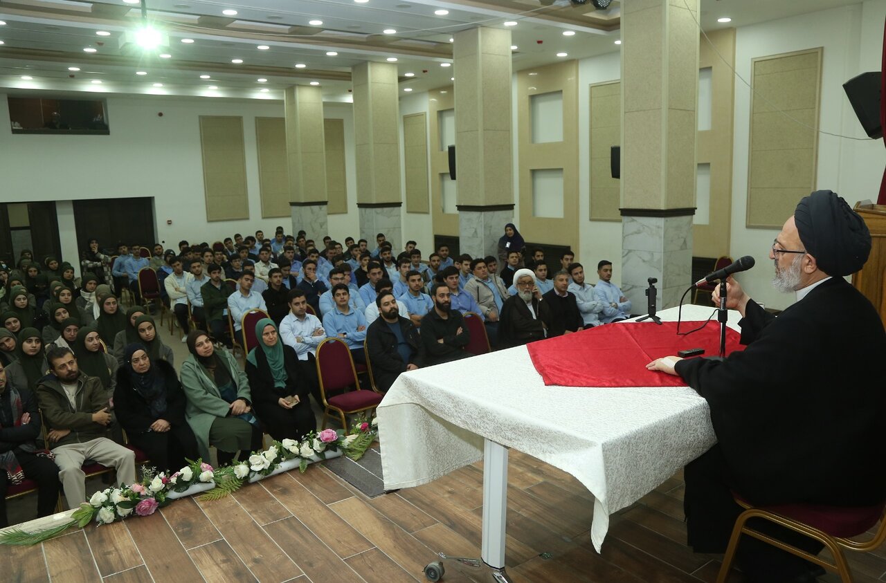 السيد فضل الله يحذر الطلاب والطالبات من التضليل وزعزعة الثوابت عبر التشكيك بالقيم والمبادئ الإسلامية