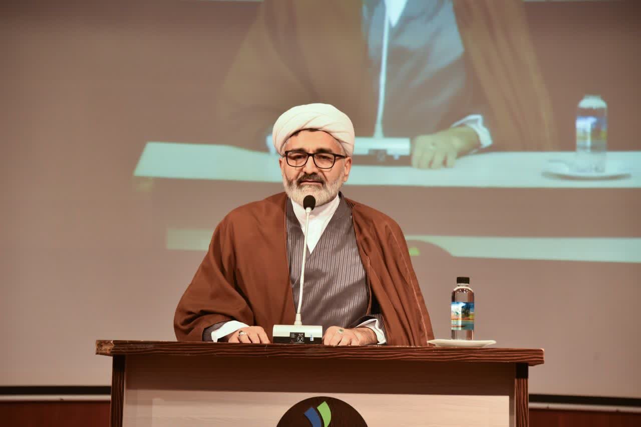 کتاب «رهیافتی به ابعاد گوناگون عفاف و حجاب» رونمایی و منتشر شد + تصویر