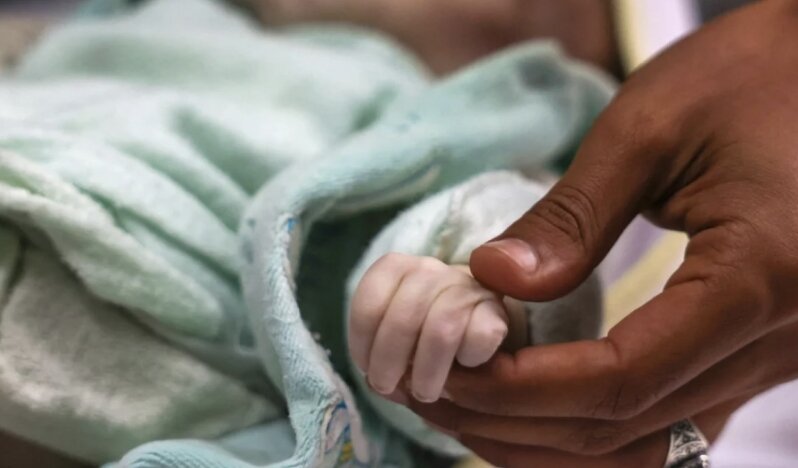 Gazze'de Soğuk Katil: İki Haftalık Bebek Direnişin Dramını Yaşattı