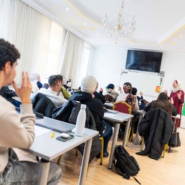 تقرير مصور/ إقامة ورشة تعليمية في المدرسة الإسلامية بفيينا بمناسبة يوم حقوق الإنسان