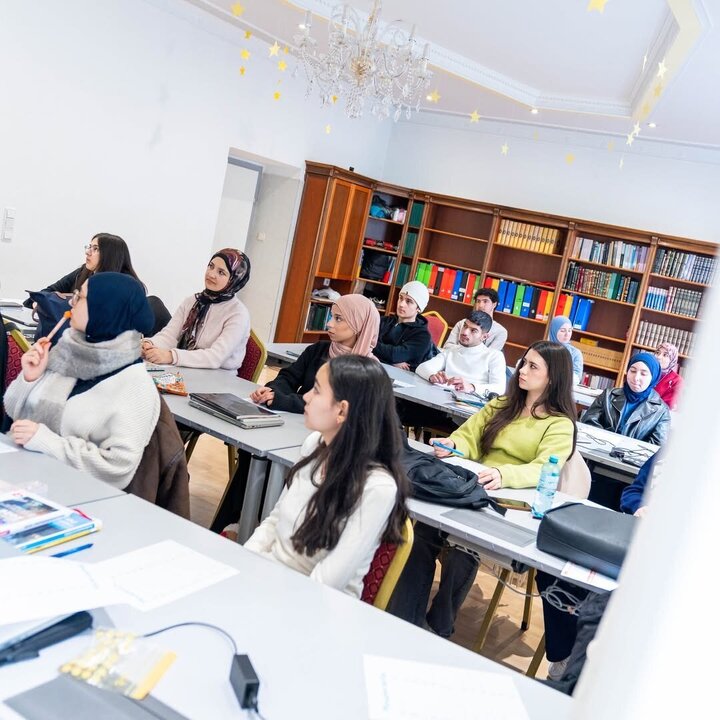 تقرير مصور/ إقامة ورشة تعليمية في المدرسة الإسلامية بفيينا بمناسبة يوم حقوق الإنسان