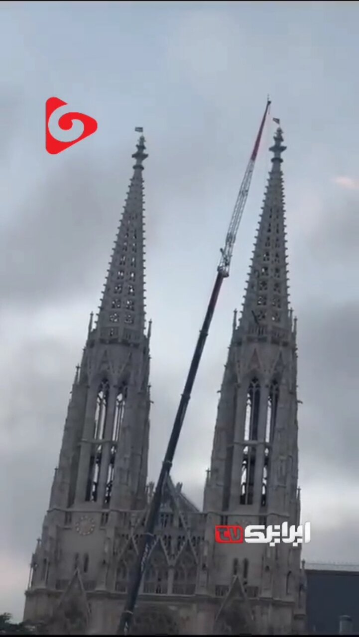 Video | Ang Watawat ng Palestina na Iwinawagayway sa Tuktok ng mga Tore ng Katedral ng Vienna sa Austria