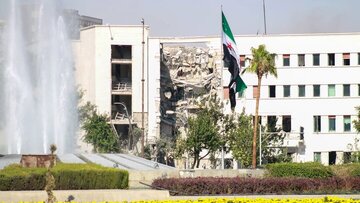 ジョウラーニー政権、米軍によるシリア数十カ所への爆撃に反応