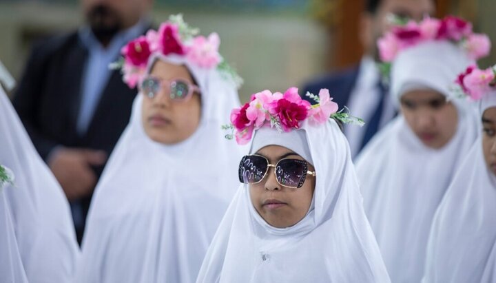 تقرير مصور/ العتبة الحسينية تقيم حفل تتويج الفتيات اللواتي بلغن سن التكليف في صحن الإمام الحسين(ع)