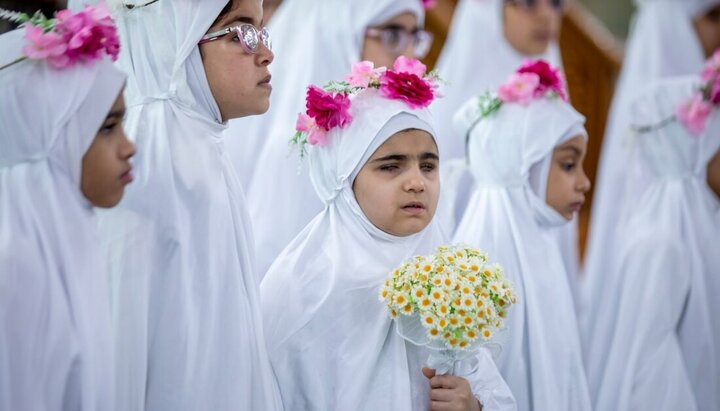 تقرير مصور/ العتبة الحسينية تقيم حفل تتويج الفتيات اللواتي بلغن سن التكليف في صحن الإمام الحسين(ع)