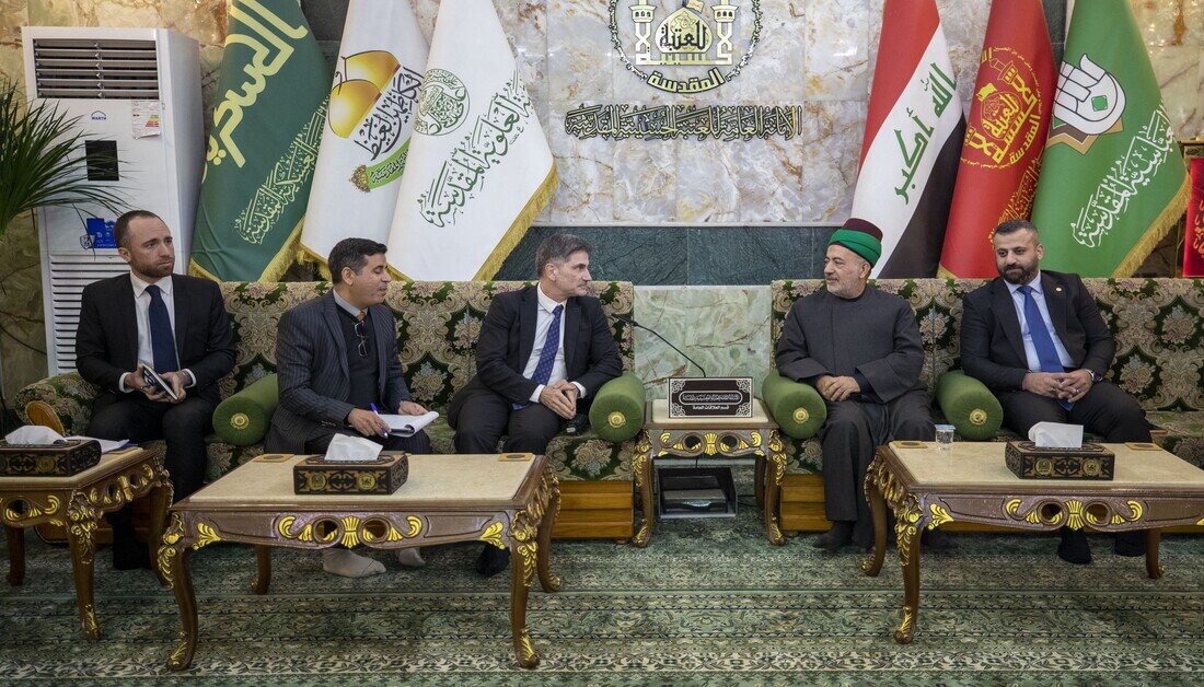 سفير الاتحاد الأوروبي لدى العرق يثمّن دور المرجع السيستاني في السلم المجتمعي بالبلاد