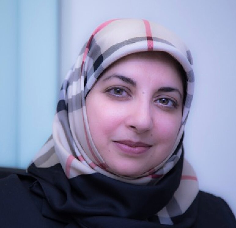 فاطمه حسین پزشک سال انجمن پزشکی اسلامی بریتانیا /برگزاری نخستین مراسم تجیل از کادر درمان مسلمان انگلیس + تصاویر