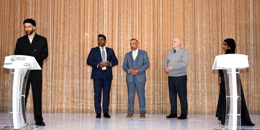 فاطمه حسین پزشک سال انجمن پزشکی اسلامی بریتانیا /برگزاری نخستین مراسم تجیل از کادر درمان مسلمان انگلیس + تصاویر