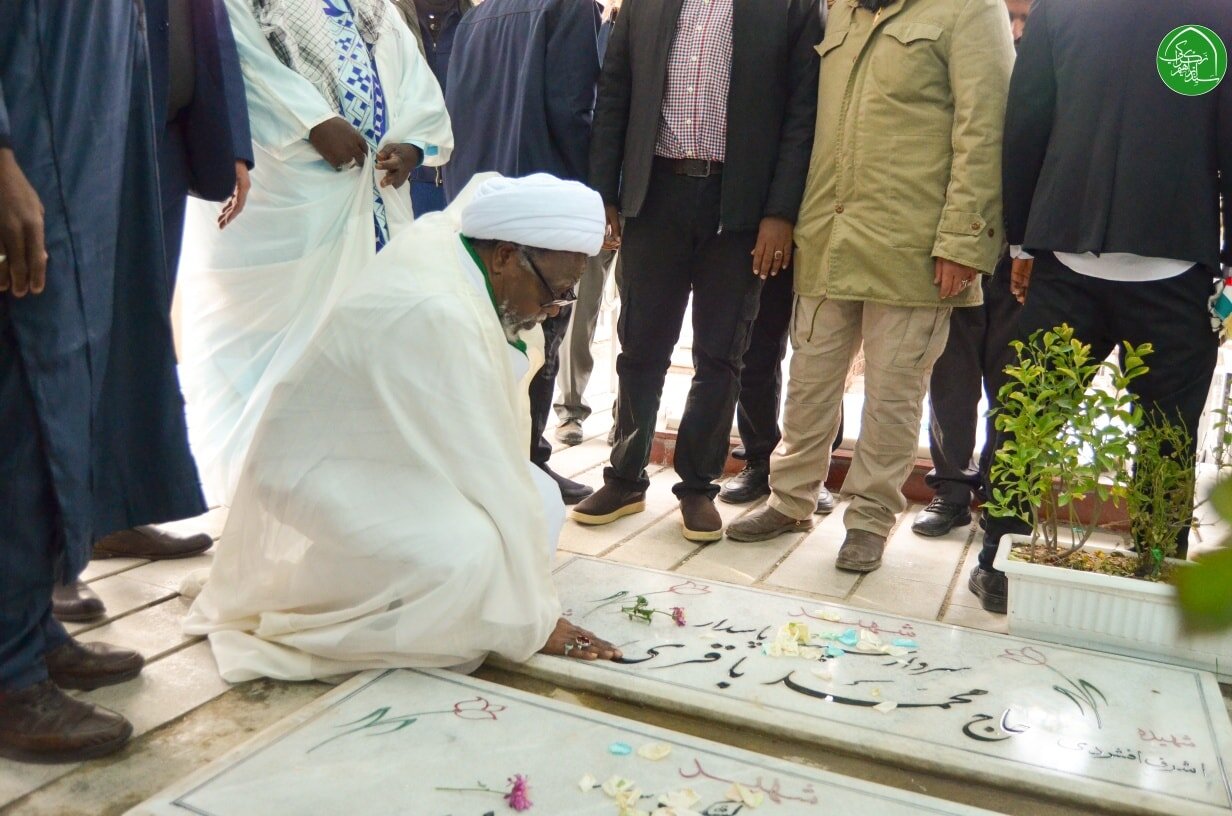 Photos: Sheikh Zakzaky visited Behesht-e Zahra Cemetery in Tehran