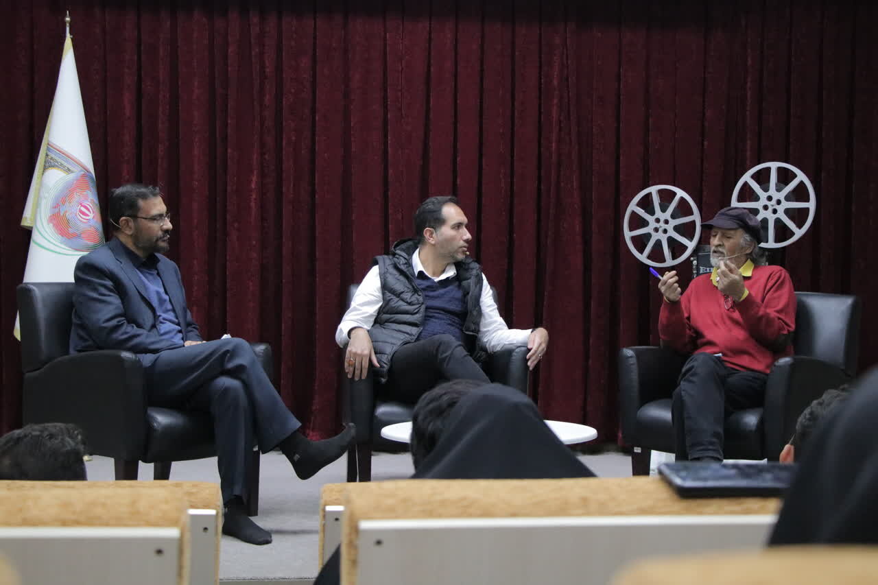 نشست تحلیلی فیلم »کُدا« بر مبنای اندیشه اسلامی برگزار شد