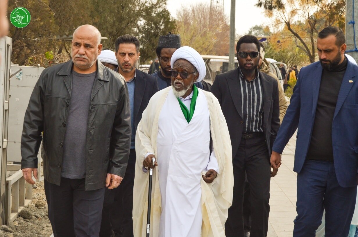 تصاویر | حضور شیخ زکزاکی بر سر مزار شهید باقری و دیگر شهدا در بهشت زهرا(س)