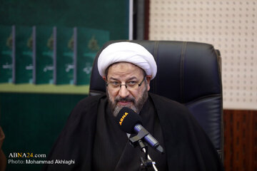 رجل دين يدعو إلى تفاعل متعدد الأوجه بين الفكر الشيعي والعالم الحديث